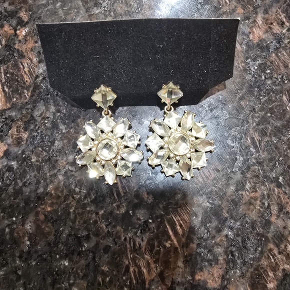 Jewelry - Elegant Crystal Flower Earrings